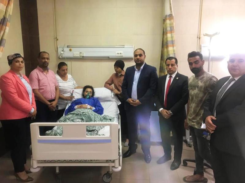 خلال زيارة المصابين 