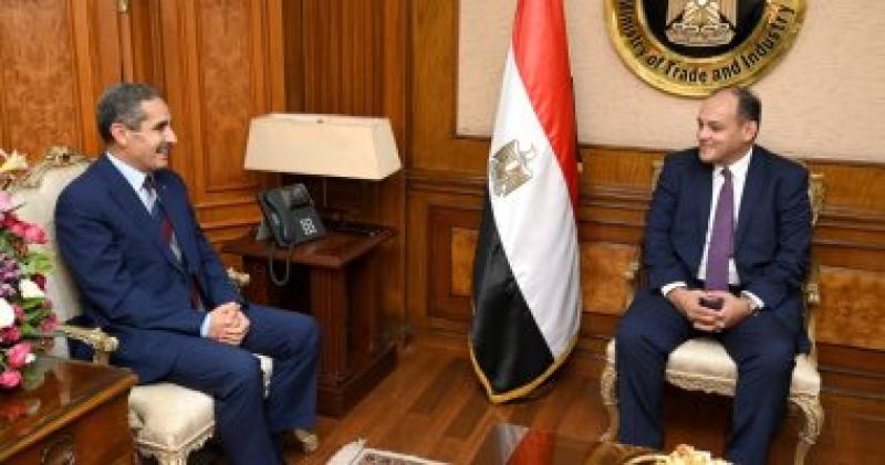 وزير التجارة والصناعة ومحافظ الغربية
