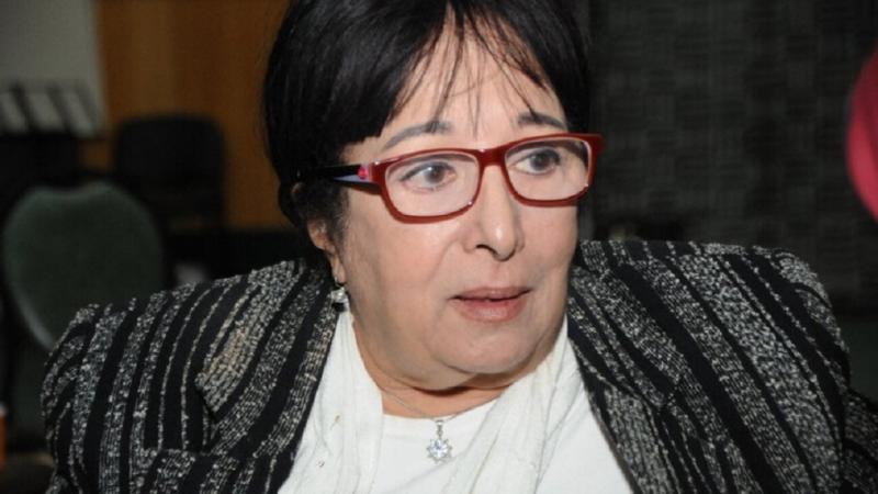 الفنانة سميرة عبدالعزيز