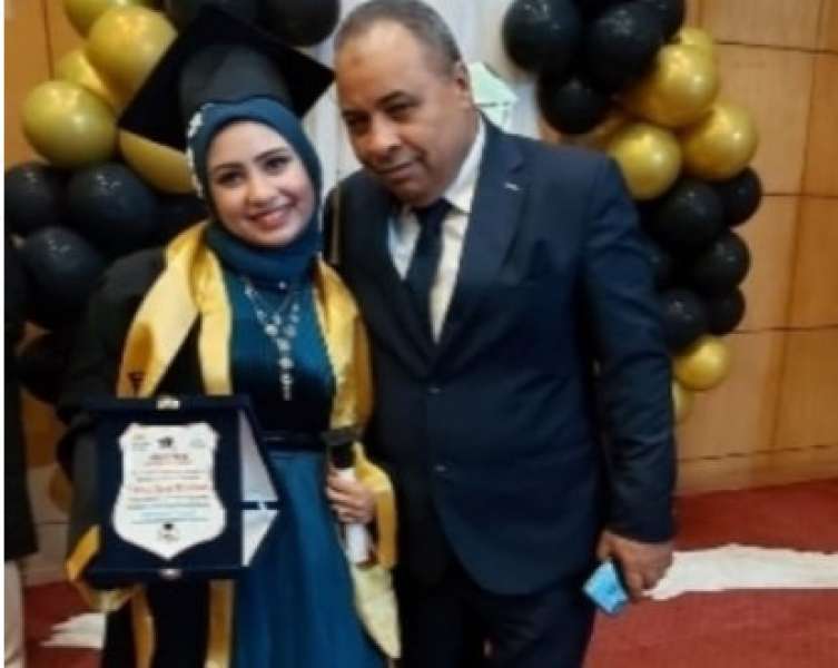 رئيس شركة الكهرباء البحيرة يحتفل بتخرج نجلتة من جامعة عين شمس 