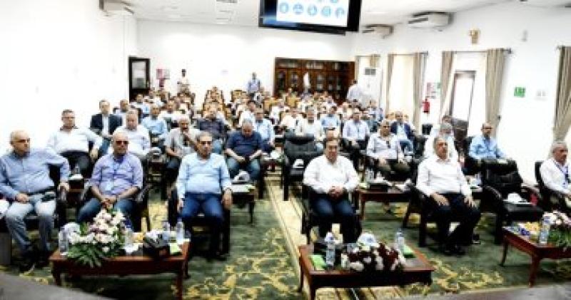 المهندس طارق الملا خلال الاجتماع