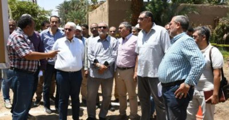 المهندس سيد فاروق خلال الجولة التفقدية