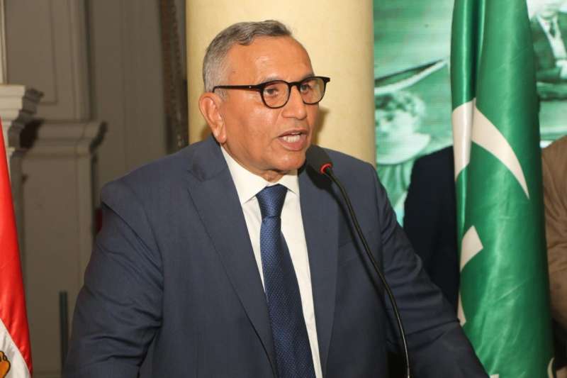 الدكتور عبد السند يمامة