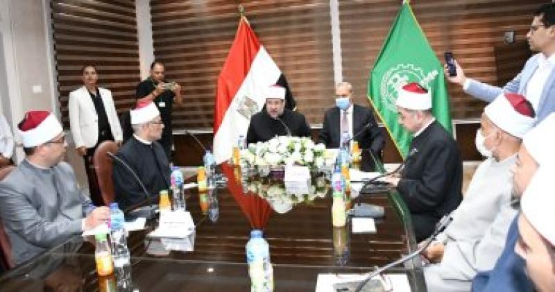 وزير الأوقاف ومحافظ القليوبية خلال لقاء قيادات الدعوة
