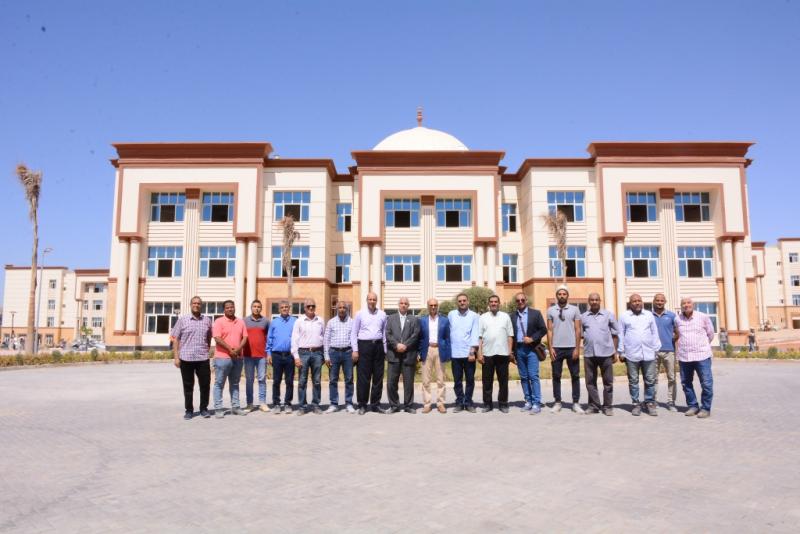 رئيس جامعة أسيوط يتابع جاهزية الحرم الجامعي ومباني جامعة أسيوط  الأهلية 