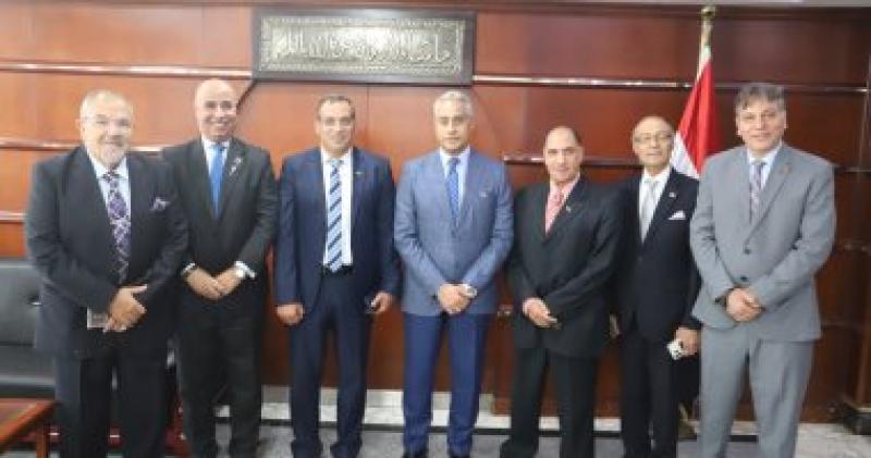 وزير القوى العاملة ووفد الاتحاد العام للمصريين في الخارج