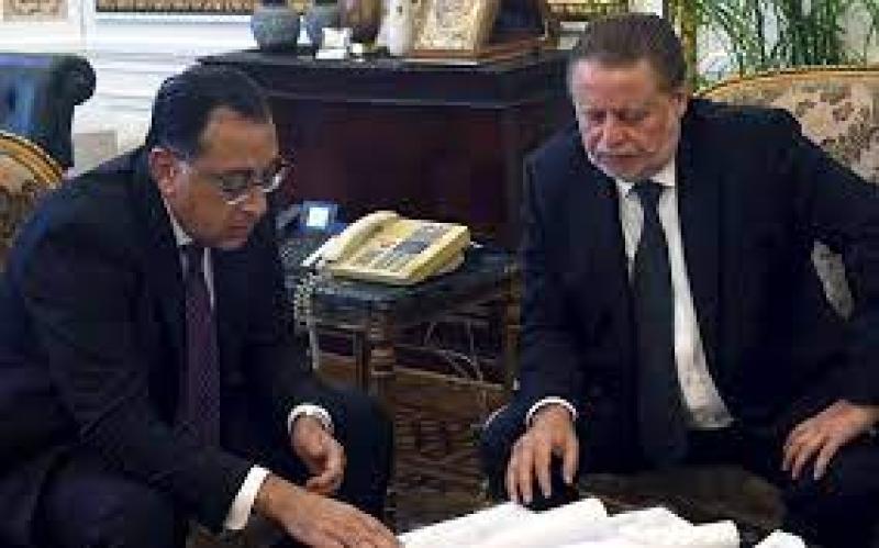 الدكتور مصطفى مدبولي، رئيس مجلس الوزراء وحسن عبدالله، محافظ البنك المركزي