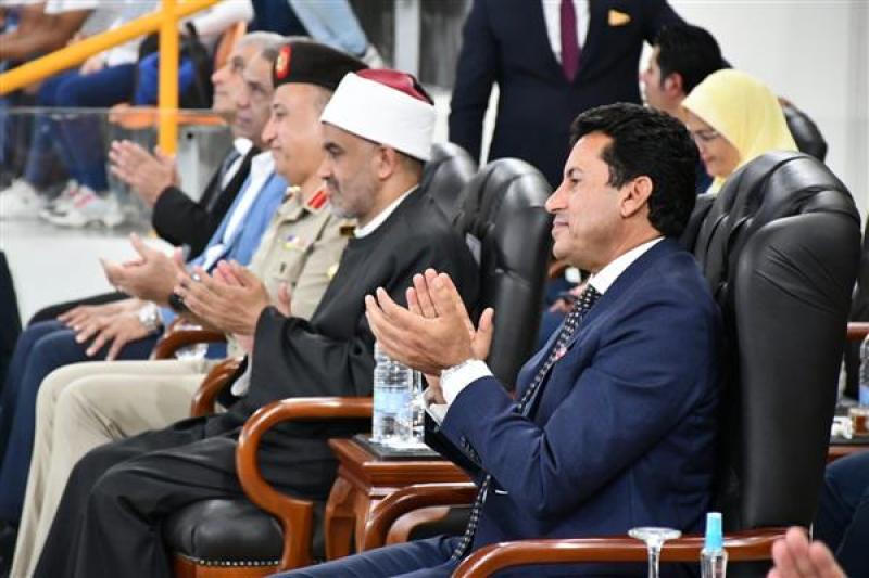 الوزير خلال الملتقى 