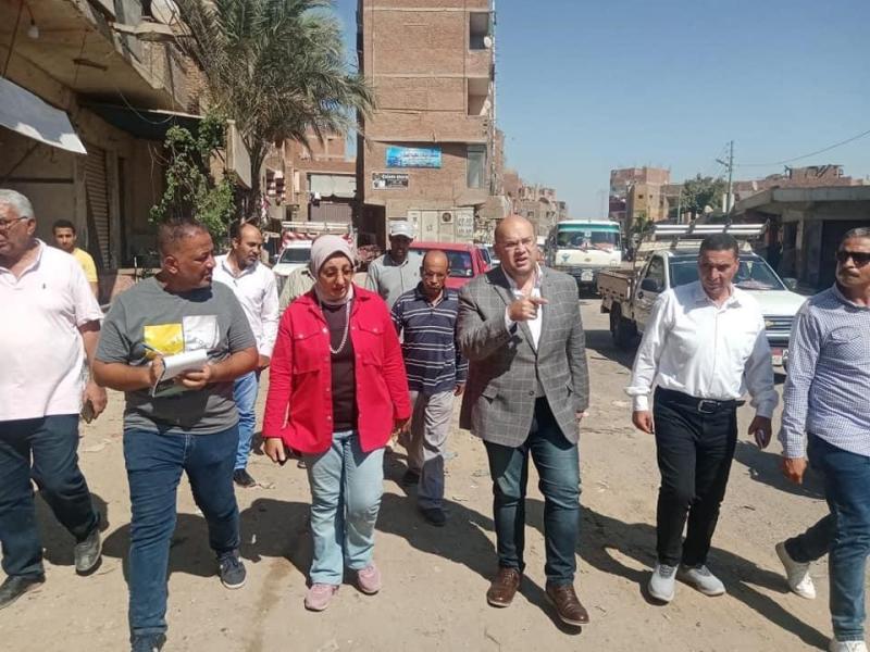 نائب محافظ الجيزة يعاين طريق طراد النيل