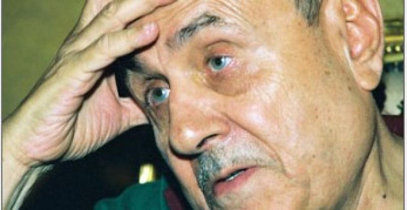 الشاعر أحمد شفيق كامل