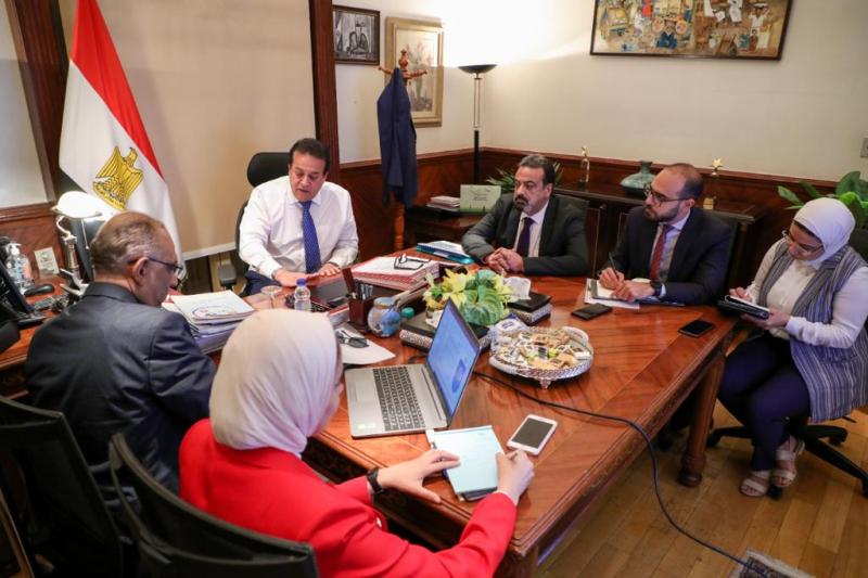 خلال الاجتماع