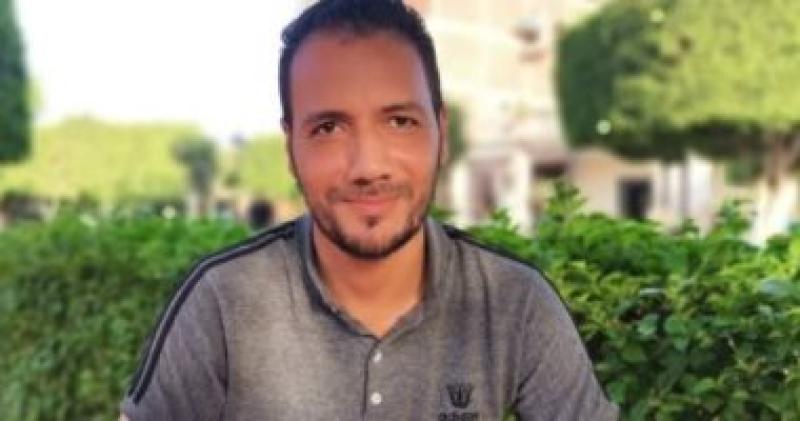 عامل يعثر على مشغولات ذهبية 