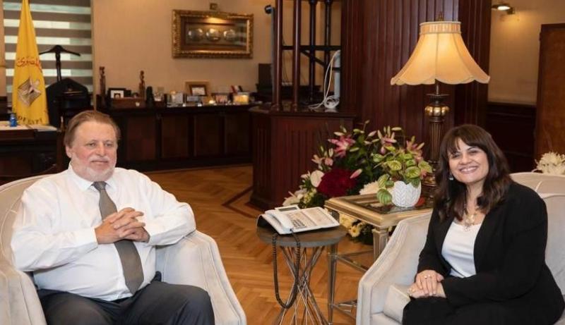 وزيرة الهجرة والقائم بأعمال محافظ البنك المركزي