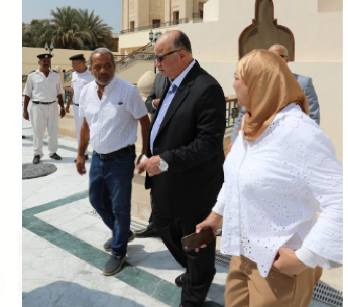 محافظ القاهرة يجري جولة تفقدية للاطلاع على أعمال التطوير بحى الخليفة
