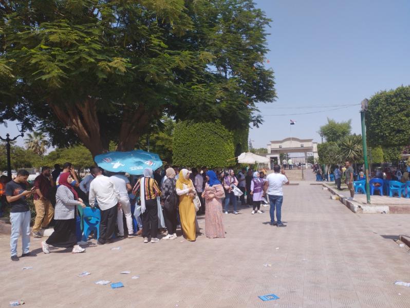 إقبال كبير على الملتقى التوظيفى للشباب في المني