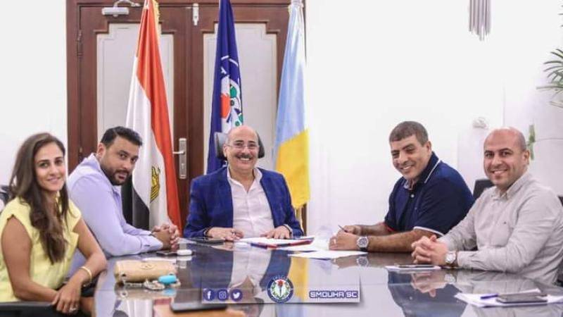 خلال توقيع العقد 