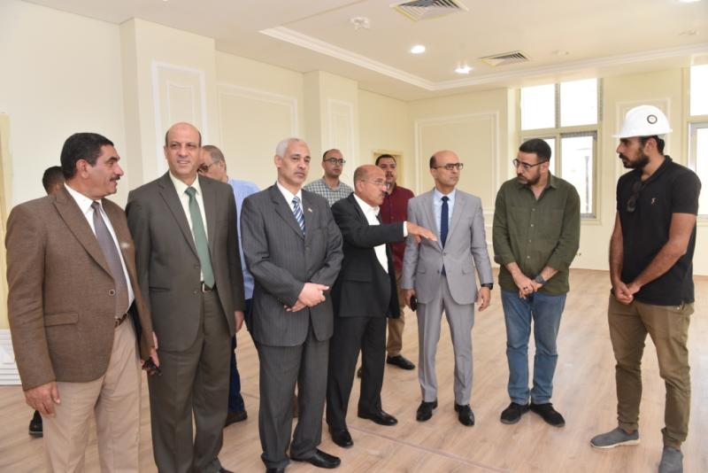 المنشاوى يتابع أعمال تأثيث وتجهيز مقر جامعة أسيوط الأهلية استعداداً لبدء الدراسة