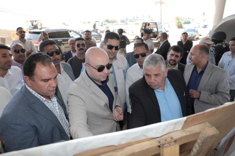 محافظ بني سويف يتفقد أعمال البدء في تنفيذ مشروع موقفين على مساحة 25 ألف متر مسطح أسفل عدلي منصور 
