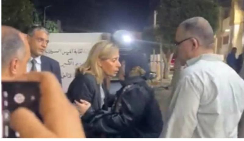 الوزيرة خلال العزاء 