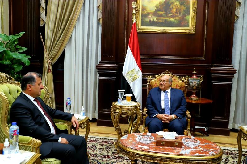 رئيس مجلس الشيوخ يلتقي سفير طاجيكستان بالقاهرة