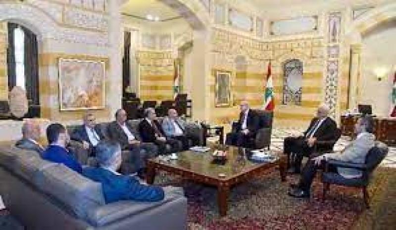 رئيس الحكومة اللبنانية يلتقي وفدا من عمال أوجيرو