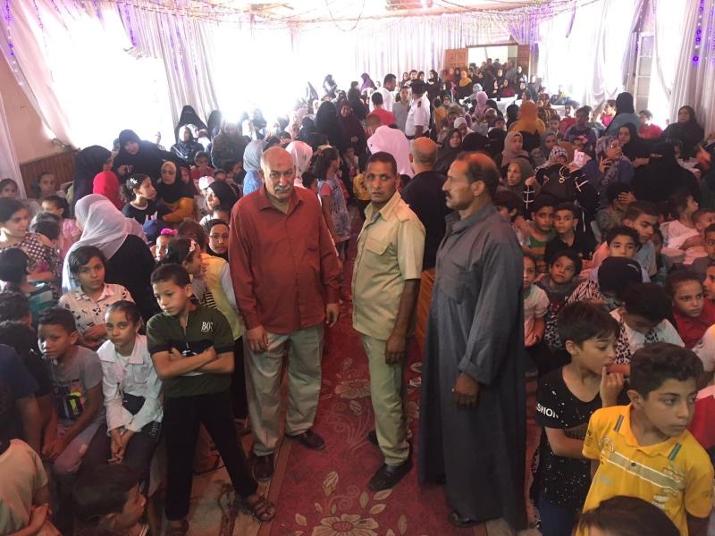 توزيع شنط مدرسية 