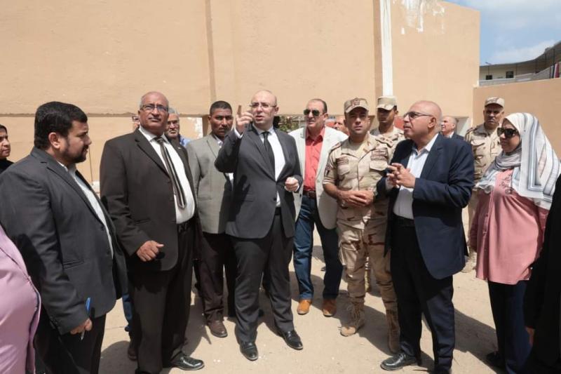 محافظ بني سويف يتفقد استعدادات التعليم لاستقبال العام الدراسي الجديد