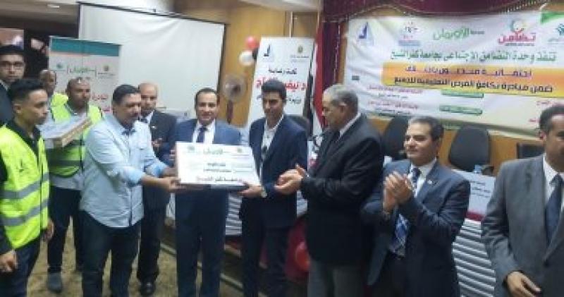 توزيع لاب تبات على المكفوفين بأداب كفر الشيخ