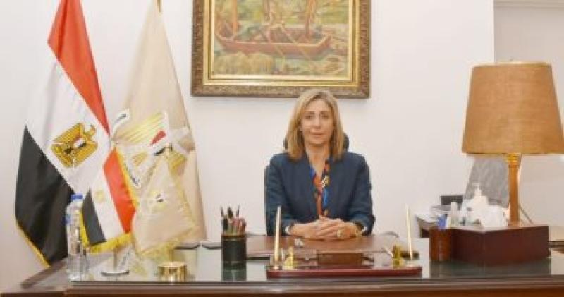 وزيرة الثقافة 