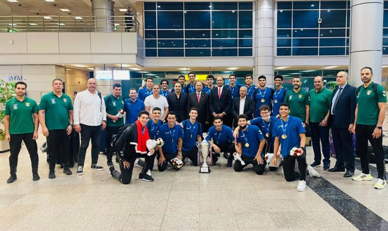 استقبال رسمى من وزارة الشباب والرياضة لمنتخب اليد بمطار القاهرة