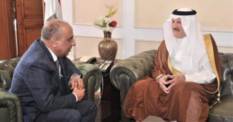وزير قطاع الأعمال يلتقي السفير السعودي في مصر