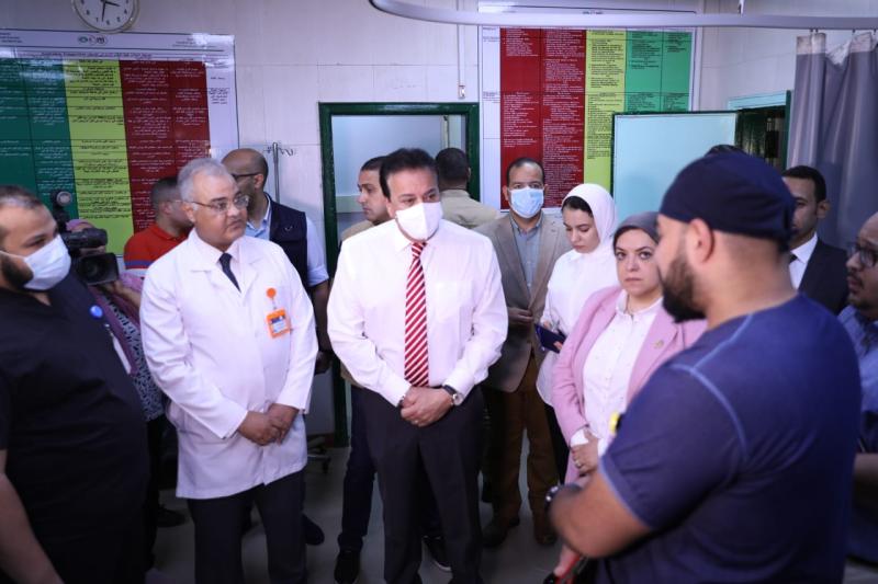 جانب من جولةوزير الصحة الميدانية بعدد من المنشآت الطبية بمحافظتي القاهرة والجيزة
