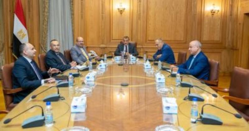 اجتماع وزير الانتاج الحربى مع نائب وزير الاتصالات