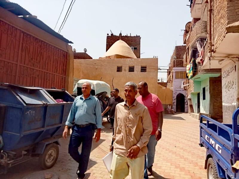 مدينة الأقصر تحل شكاوى المواطنين من مخلفات عربات الحنطور