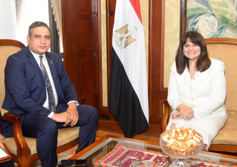 وزيرة الهجرة و النائب عماد خليل