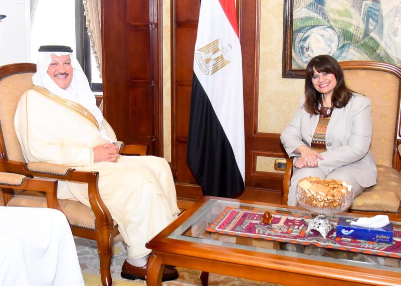 وزيرة الهجرة سها جندي والسفير السعودي  أسامة بن أحمد نقلي