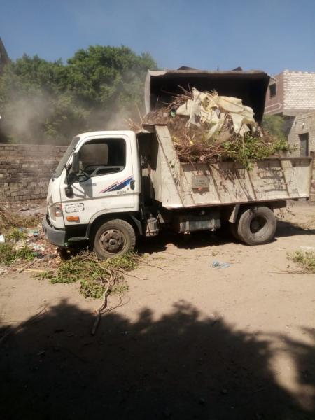 رفع 50 طن مخلفات وصيانة الإنارة بأحياء وقرى المنيا