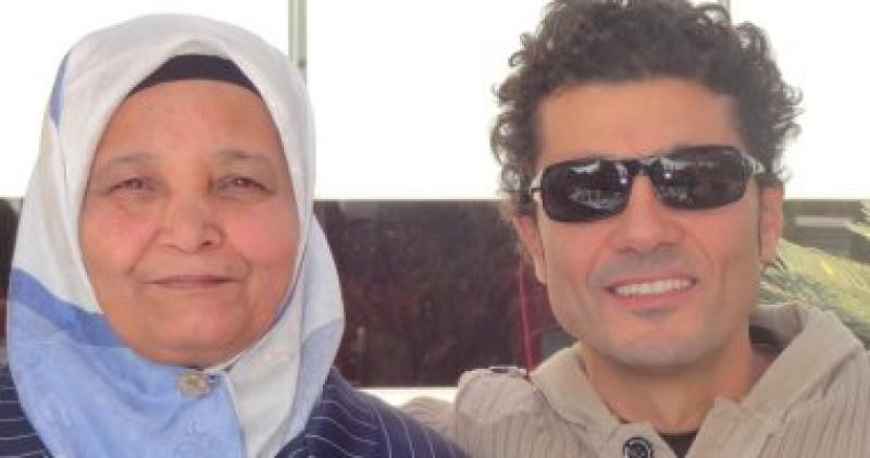  خالد النبوى ووالدته