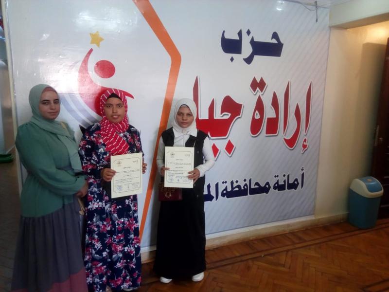 خلال توزيع الشهادات 