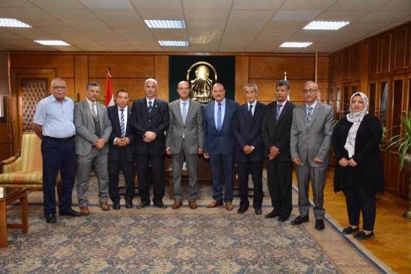 رئيس جامعة أسيوط يستقبل لجنة قطاع الخدمة الاجتماعية بالمجلس الأعلى للجامعات