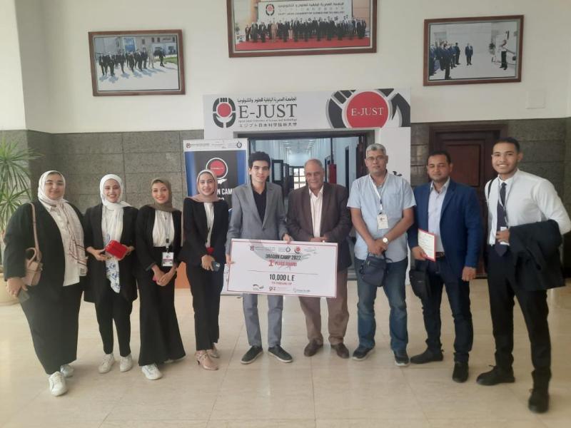 رئيس جامعة أسيوط يهنىء طلاب جامعة الفائزين المركز الاول  والميدالية الذهبية  في منتدى دراجون