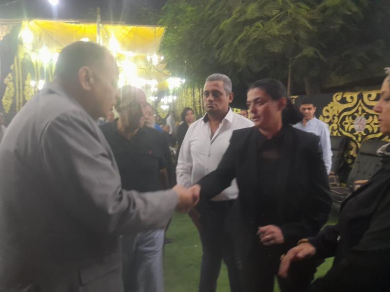 محافظ أسيوط يقدم واجب العزاء فى والد النائبة "هند جوزيف"  