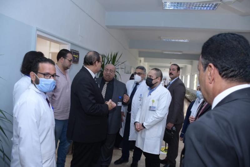 الكشف الطبي للطلاب الجدد  بكليات جامعة القاهرة