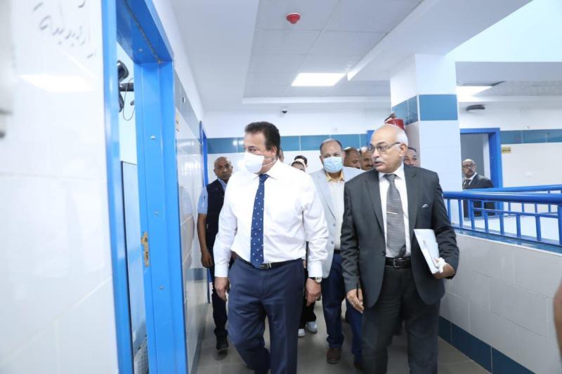 وزير الصحة ومحافظ أسيوط يتفقدان وحدة صحة الأسرة بقرية نزلة باقور ضمن مبادرة حياة كريمة