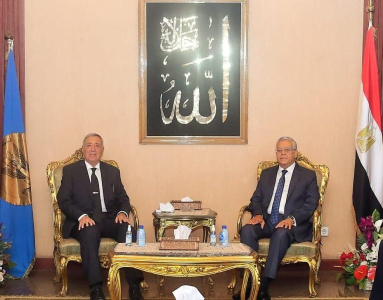 جبالي يعزي رئيس المحكمة الدستورية العليا في وفاة والدته