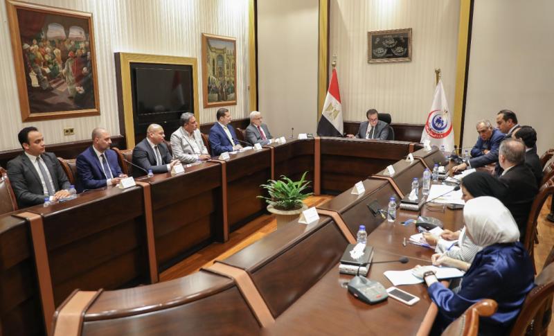 خلال الاجتماع
