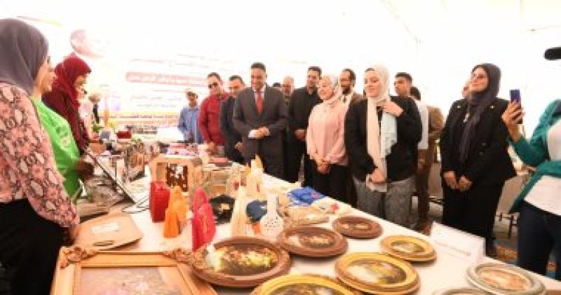 محافظ الدقهلية يفتتح معرض أيادى مصر لتسويق المنتجات اليدوية والتراثية