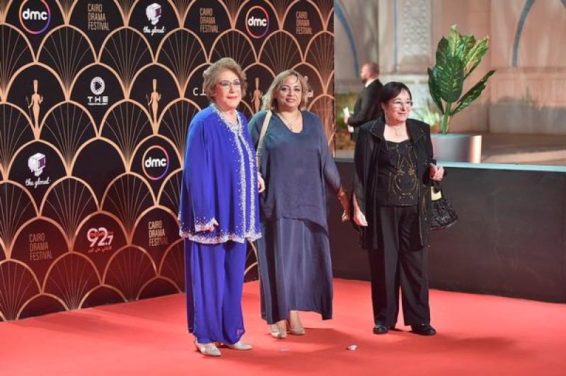 النجمة سميحة أيوب خلال تواجدها على السجادة الحمراء بحفل مهرجان القاهرة للدراما