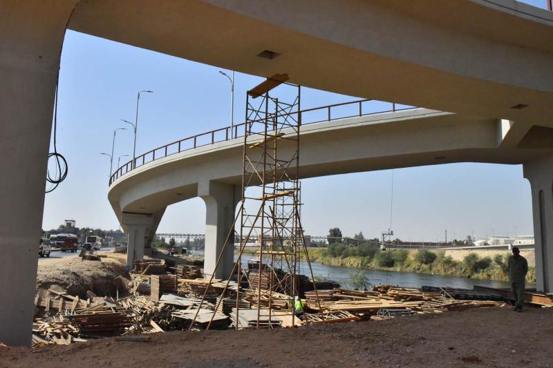 محافظ أسيوط يتابع أعمال انشاء مشروع كوبري منقباد العلوي