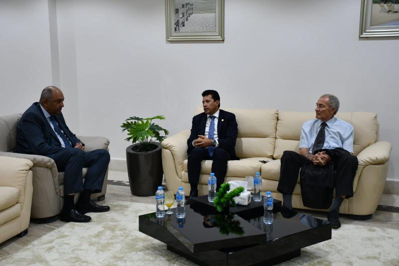 لقاء وزير الرياضة مع مساعد وزير الخارجية للشئون الثقافية